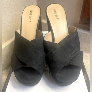 NINE WEST - BLACK SUADE & PLATFORM SANDAL (Like New)